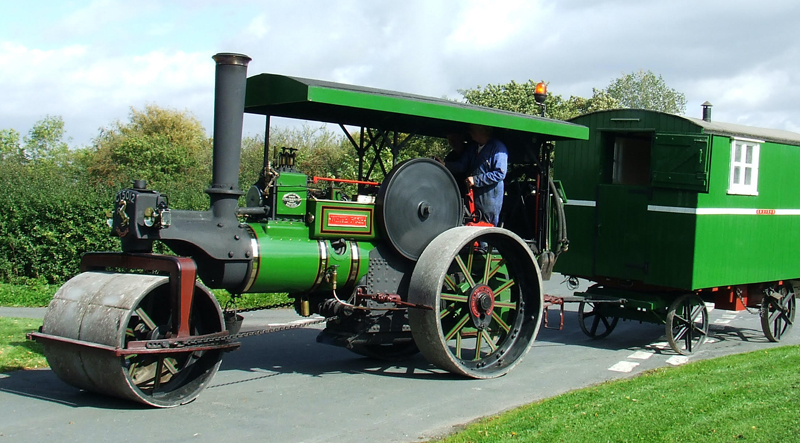 The White Rose Steam Roller at a rally. Fabricated gaskets with updated materials were used to help the engine pass the steam test.